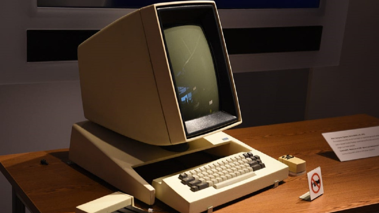 The incredible evolution of computer monitors! You will be very