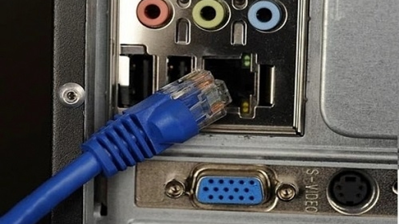 Отсутствует подключение кабеля интернета. Порт Ethernet RJ-45. Разъем для сетевого кабеля в системном блоке. Разъём rj45 на материнской плате. Ethernet кабель в ПК.