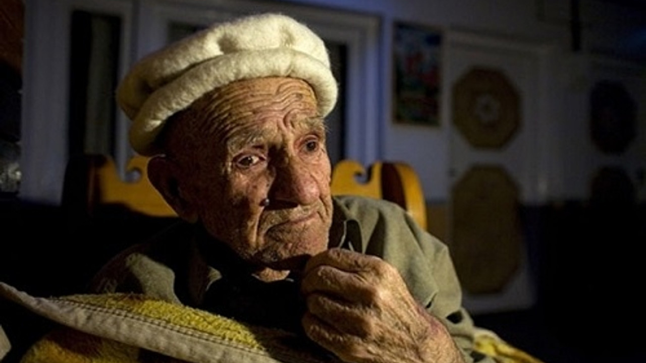 Человек проживший больше всех. Племя Хунза феномен долголетия. Саид Абдул Мабуд. Народ Хунза 160 лет. Хунза племя долгожителей.