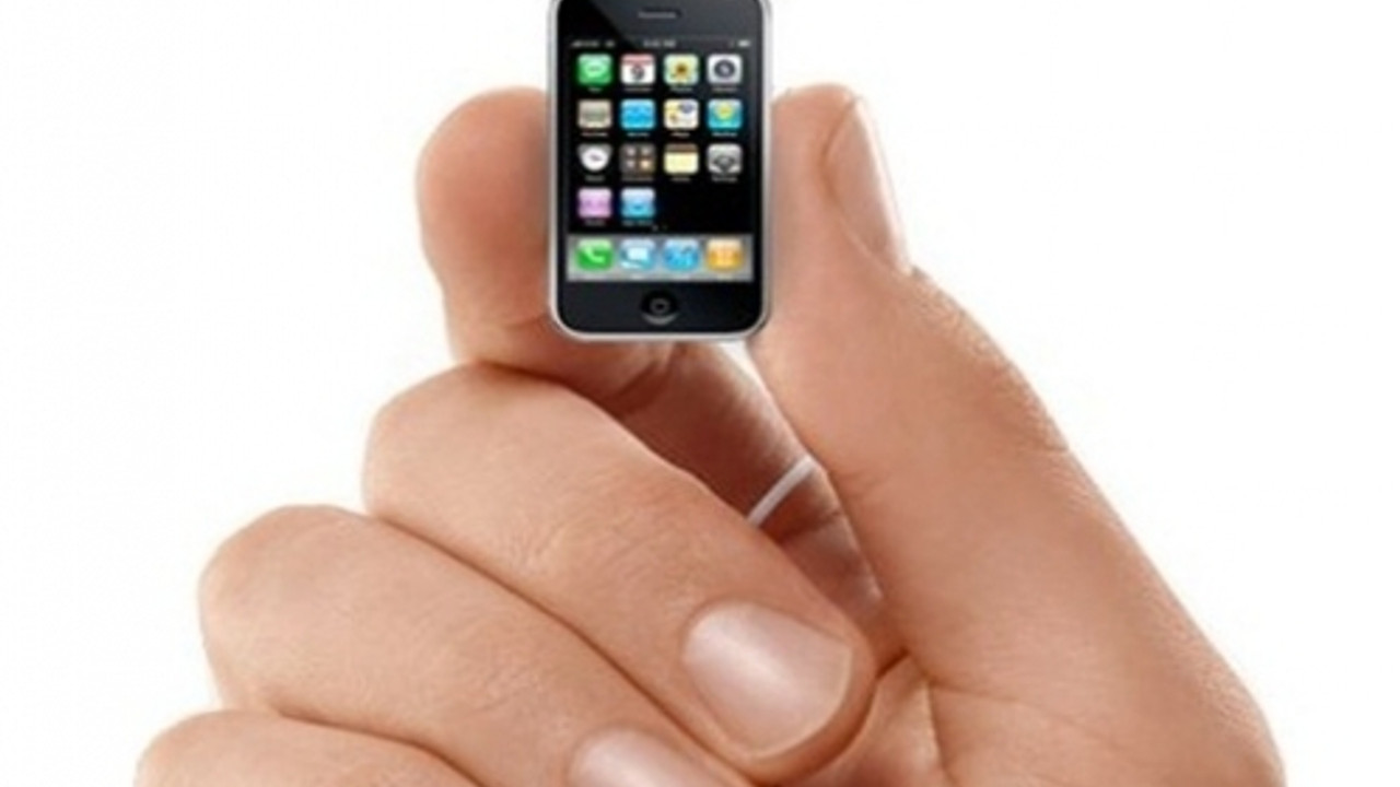 Купить телефон размер. Айфон 1 мини. Iphone 13 Mini. Самый маленький айфон. Самай Малинь кий айфон.