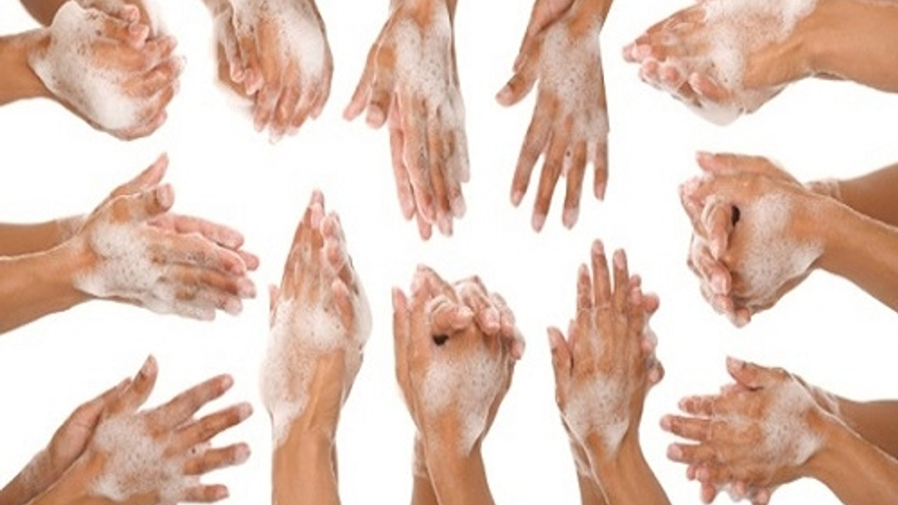 Окр моет руки. Расстройство мытья рук. Невроз навязчивых состояний мытье рук. Руки людей с окр. Компульсивное расстройство руки.