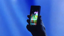 Samsung katlanabilir ekranlı telefonu gösterdi