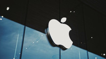 Apple yardım için elini cebine attı