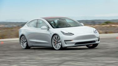 Tesla Model 3 kazanmak ister misiniz?