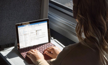Microsoft'tan yeni taşınabilir bilgisayar: Surface Go