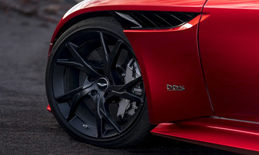 Aston Martin'den yeni asfalt canavarı!