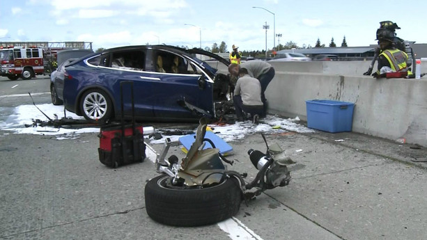 Tesla kazasında araç otopilot modundaydı - Resim : 2