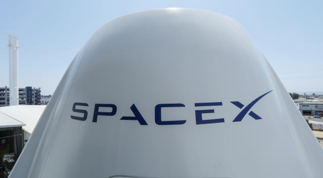 SpaceX ilk turistik uzay yolcuğuna başlıyor - Resim : 1