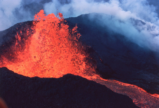 Mauna Loa: Dünyanın en büyük aktif yanardağı 40 yıl sonra ilk kez Hawaii'de patladı - Resim : 1