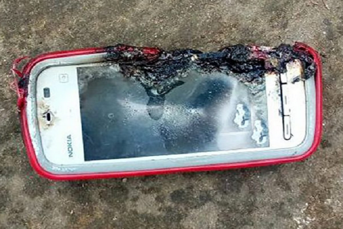 Patlayan Nokia telefon genç kızı öldürdü - Resim : 1