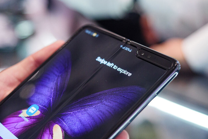 Samsung Galaxy Fold 2 fiyatı sızdırıldı! Biz yine uzaktan bakacağız - Resim : 1