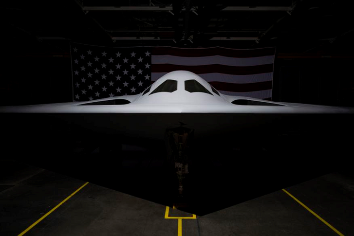 Pentagon, gelişmiş gizlilik teknolojisine sahip B-21 Raider uçağını tanıttı - Resim : 1