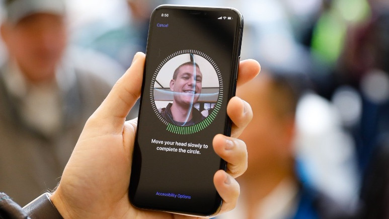 Apple, Face ID için Finisar'a 390 milyon dolarlık yatırım yaptı