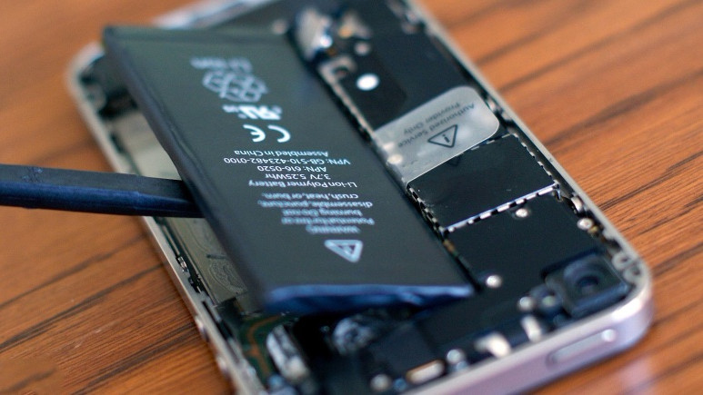 iPhone'unuz yavaşsa bataryasını değiştirin!