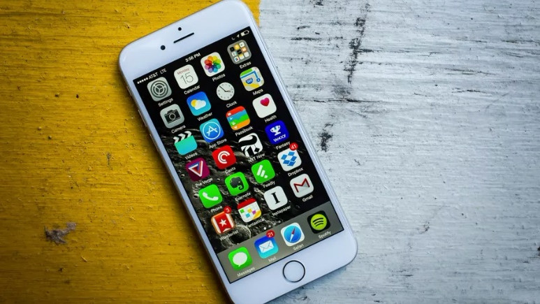 Apple, iPhone'ları yavaşlattığını itiraf etti!