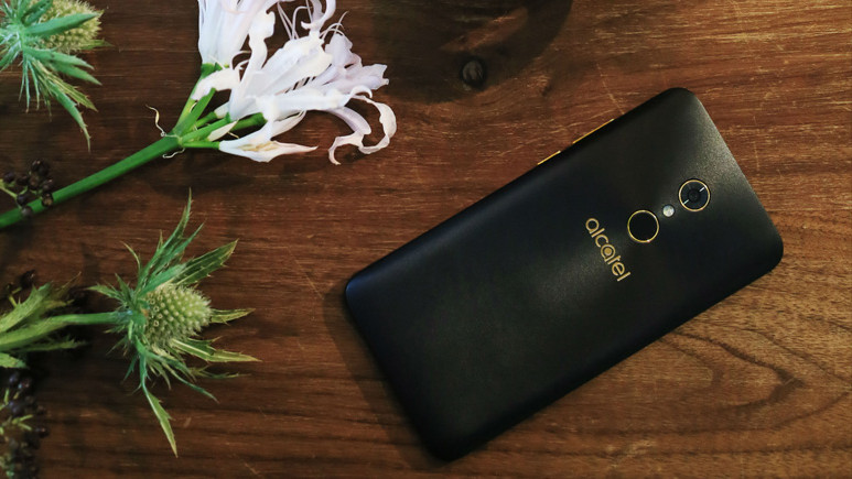 Alcatel A7 Türkiye'de!