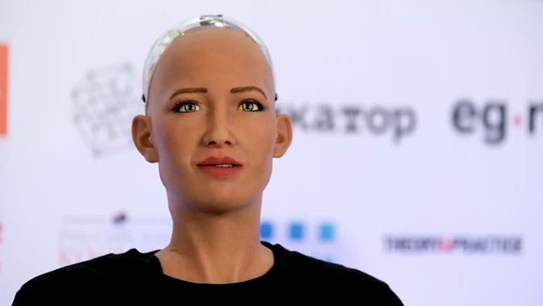 İlk vatandaş robot Sophia ülkemize geliyor!