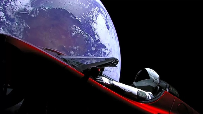 Tesla Roadster dünyaya çarpabilir!
