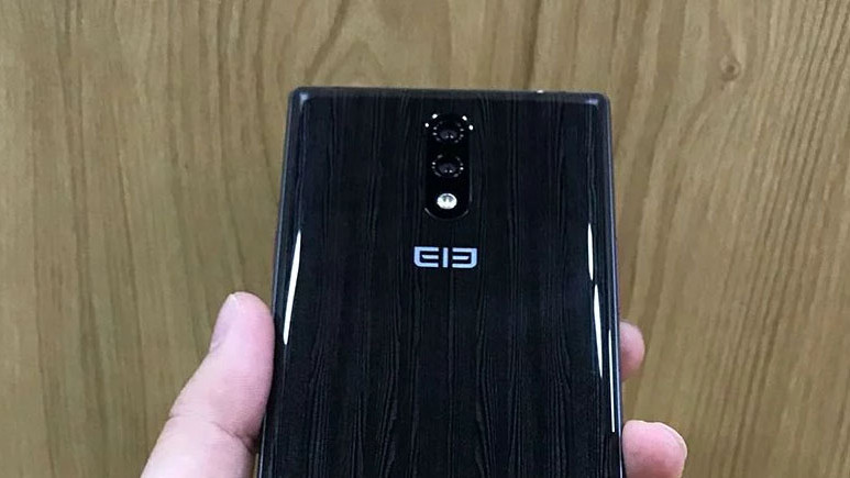 Ahşap ve camdan oluşan akıllı telefon!