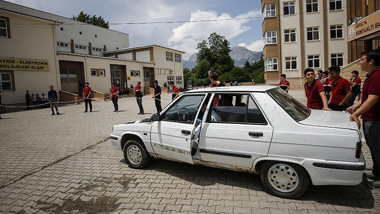 Bu da kablolu elektrikli otomobil
