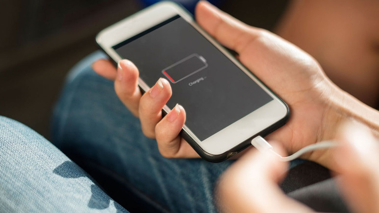 Yeni iPhone hızlı şarj olacak!