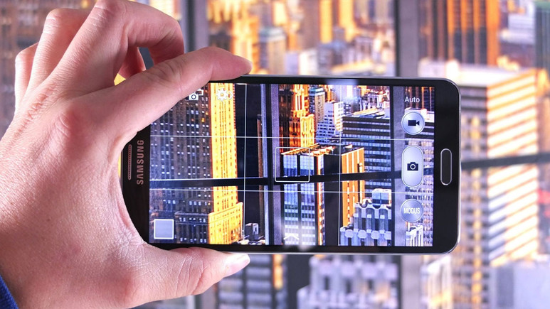 Dört kameralı Samsung telefon geliyor!