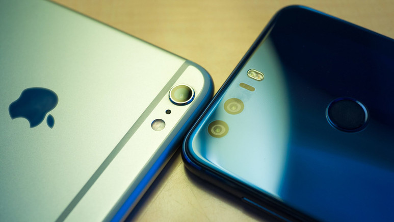 Huawei iPhone Xs ile dalga geçti!