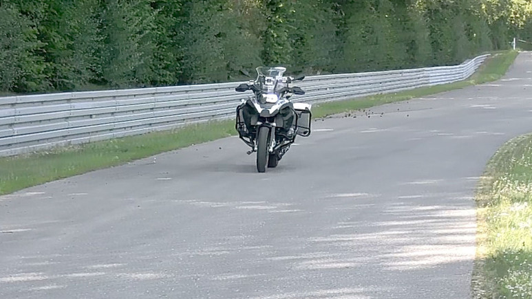 Bu motosikletin sürücüsü yok!