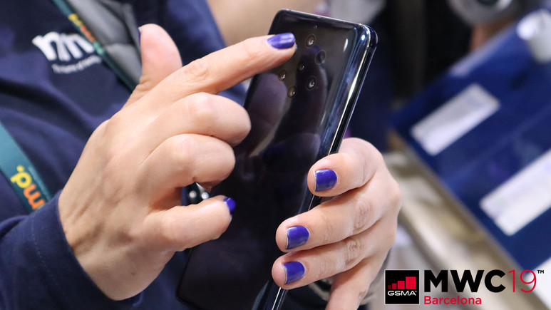 5 ana kameralı Nokia 9 PureView elimizde (video)