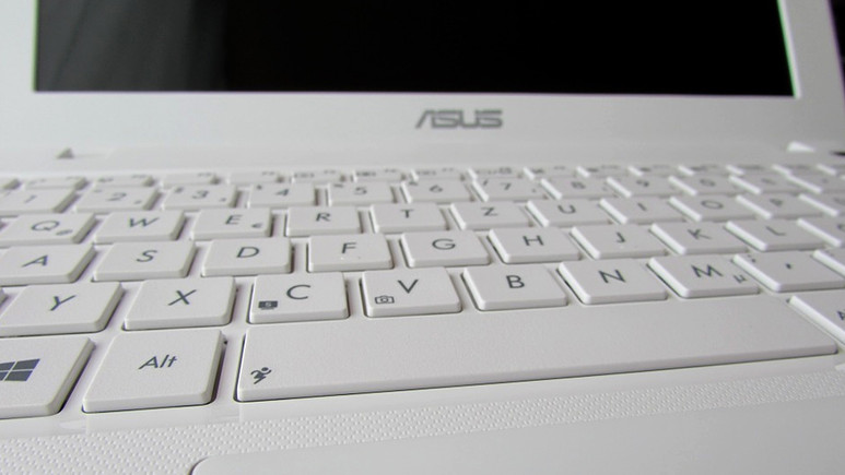 ASUS Vivobook X512 bilgisayarını tanıttı