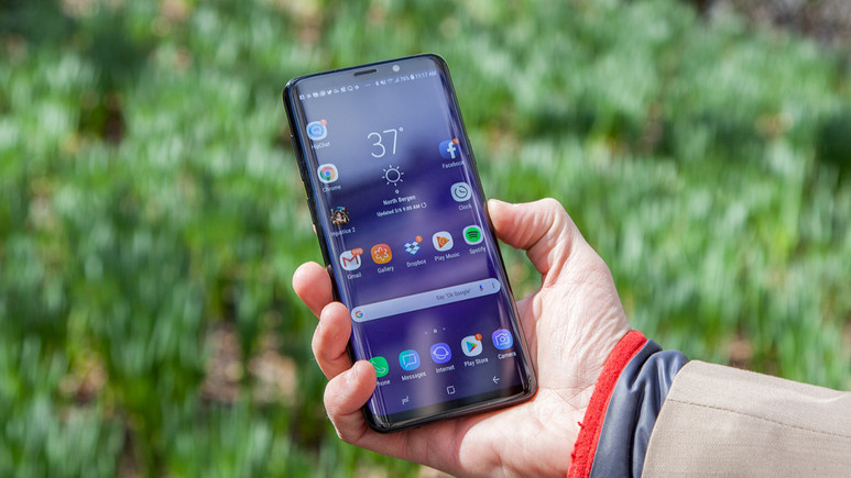 Samsung ön kameralara veda ediyor!