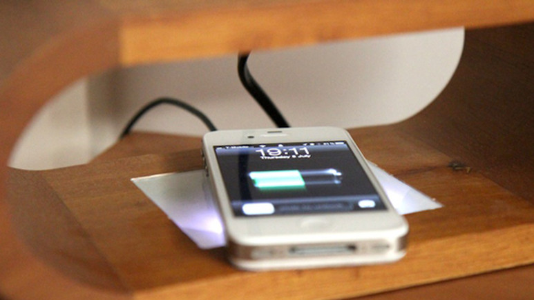 iPhone 4S'e yepyeni bir şarj teknolojisi!