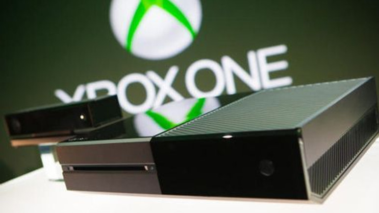 Microsoft çalışanlarına beyaz Xbox One hediye edecek