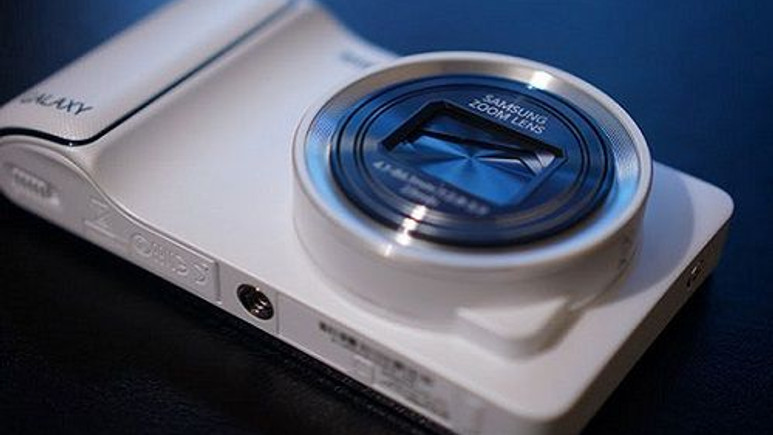 LTE destekli Galaxy S4 Zoom satışa sunuluyor