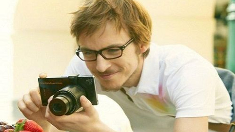 Sony Smart Shot Lens'lere yeni renk seçeneği ekleniyor
