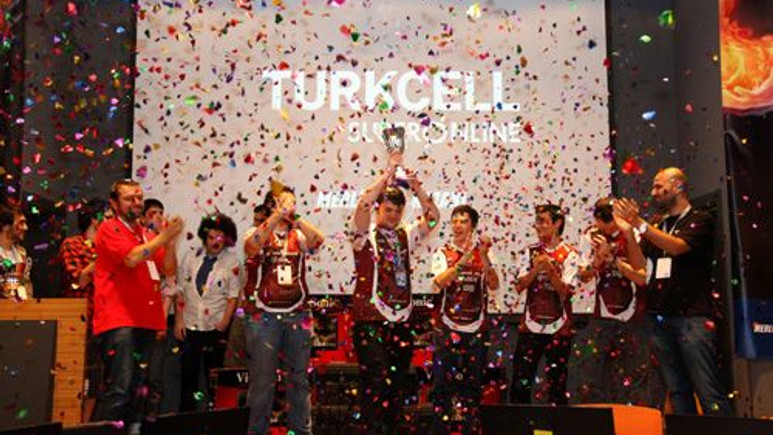 Turkcell'den ışık hızında büyük rekor