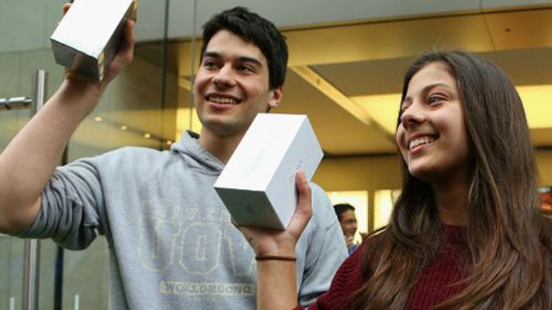 ABD'ye gidip iPhone 5S alıp gelmek daha ucuz!