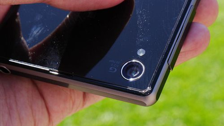 Xperia Z1 ne kadar sağlam? İşte düşürme testi! Video