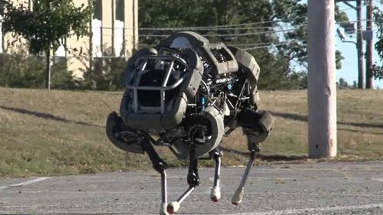 Bu robot çok hızlı koşabiliyor