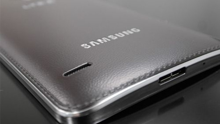 Galaxy Note 3 ve esnek ekranlı Galaxy Round yan yana! Video