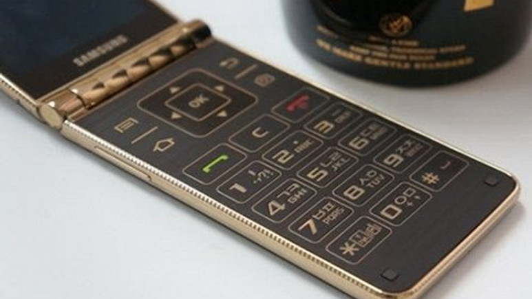 Samsung'dan Snapdragon 800 işlemcili kapaklı telefon!