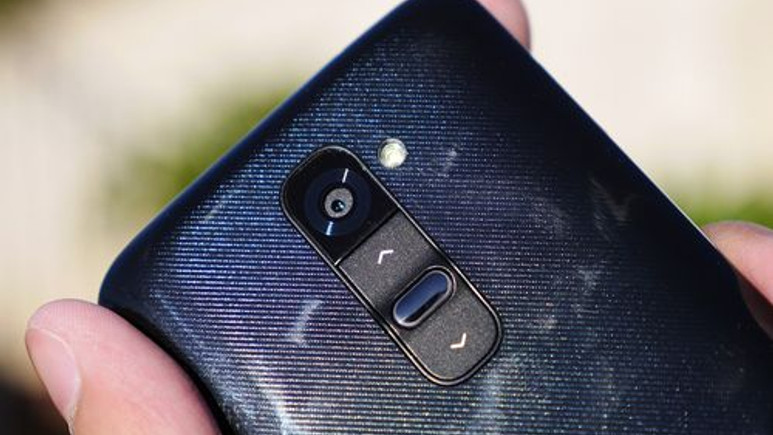 LG G2 hayal kırıklığına uğrattı, işte düşürme testi! Video