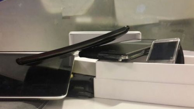 LG'nin esnek ekranlı akıllı telefonu sızdırıldı! (Video)