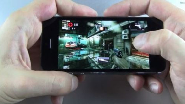 iPhone 5S ve iPad Retina zombi oyunu karşılaştırması! Video