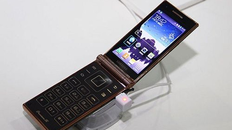 Samsung'dan dünyanın en güçlü kapaklı telefonu!
