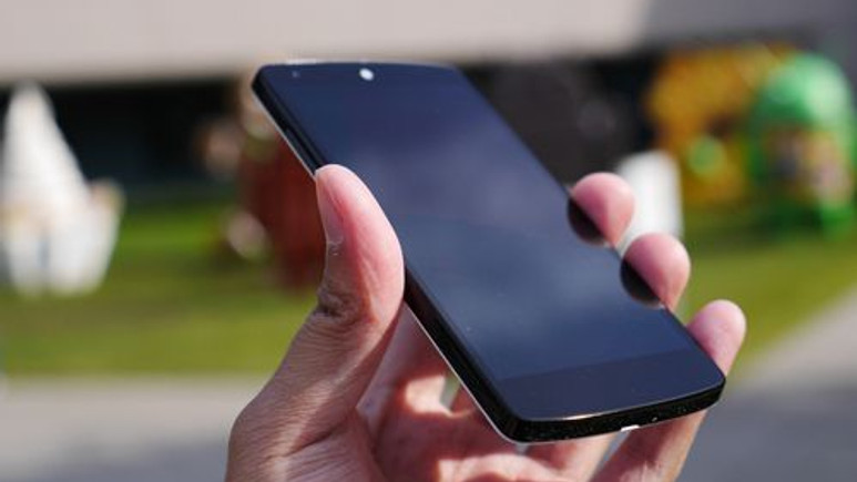 Nexus 5 düşürme testi! (Video)