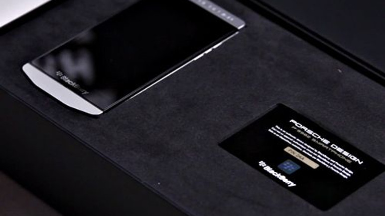 BlackBerry, yeni telefonu Porsche Design P'9982'yi resmen duyurdu!