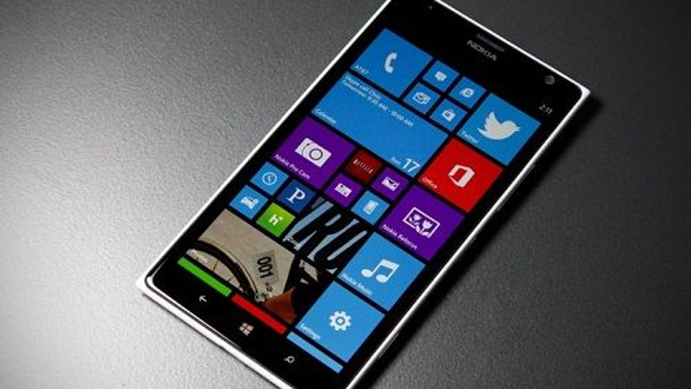 Nokia'nın dev telefonu Lumia 1520 satışa sunuldu!