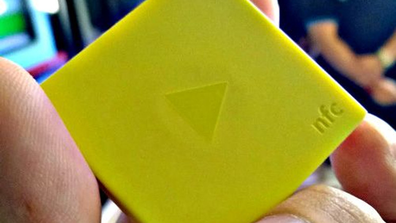 Nokia'dan iPod Shuffle'vari akıllı bir MP3 çalar geldi!