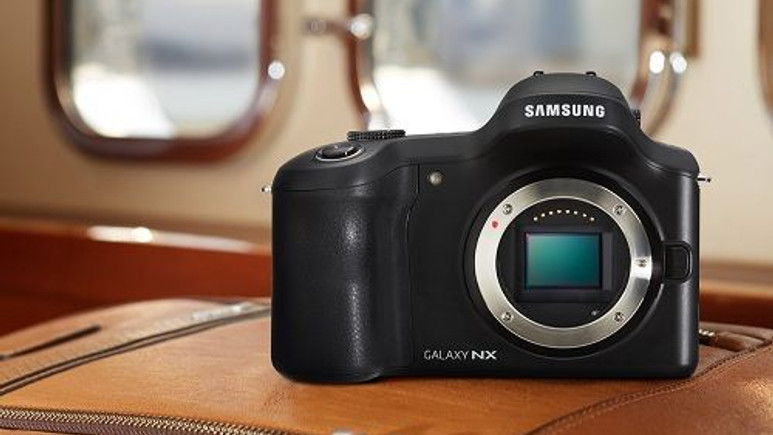 Galaxy NX'in mini modeli geliyor!
